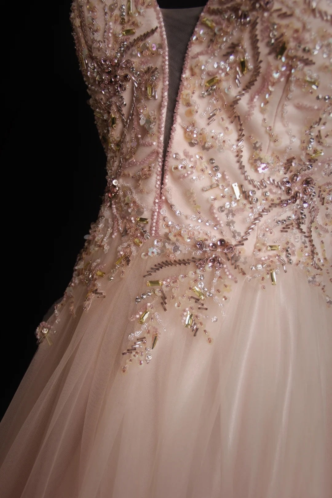 Retro-A-Linien-Abendkleid mit Spaghettiträgern in zartem Rosa im 90er-Jahre-Stil aus Tüll – Inspiration für Outfits zum 18. Geburtstag – Festliches Kleid N490