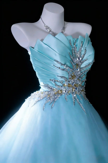Bescheidene Ballkleider für den Abschlussball, trägerlos, helles Himmelblau, Tüll mit Perlenstickerei, langes Quinceañera-Kleid N2971