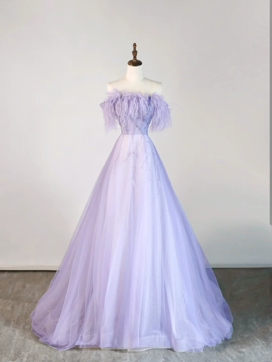 Robe de bal bustier en tulle lilas ornée de plumes, robe longue de soirée élégante et tendance pour le lycée, tenue de fête, robe de bal N678