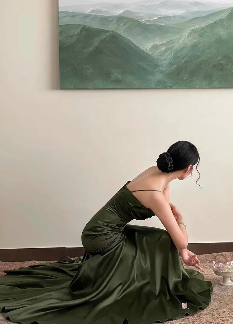 Robe de soirée longue sirène moulante en satin vert avec bretelles fines et plissée, N2820