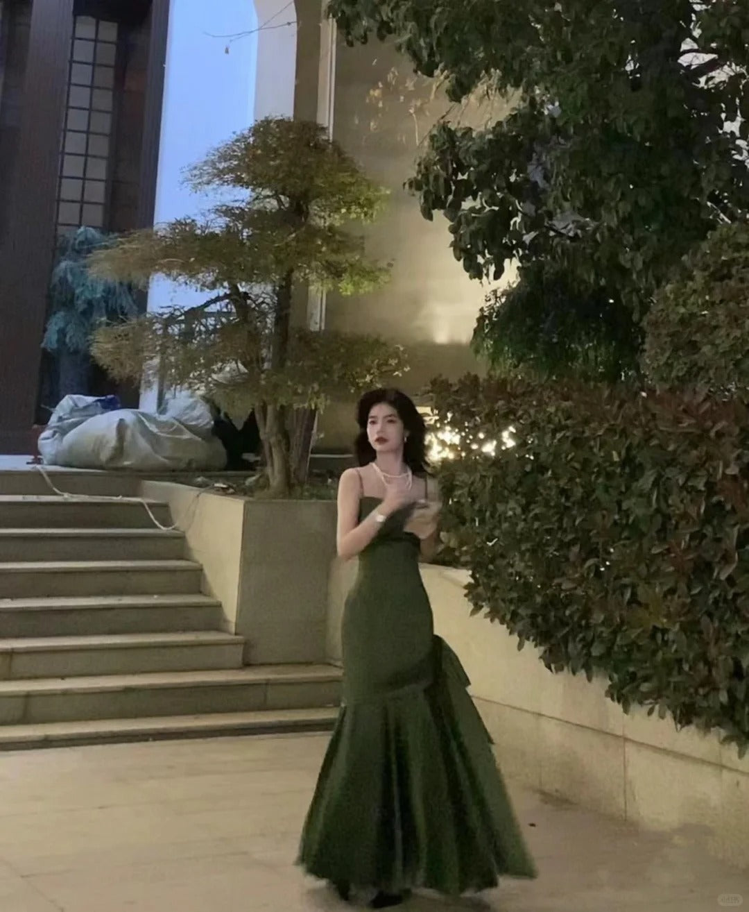 Superbe Robe de Soirée Chic Sirène Bretelles Fines en Satin Vert Foncé Plissé Longue Robe de Bal N2823