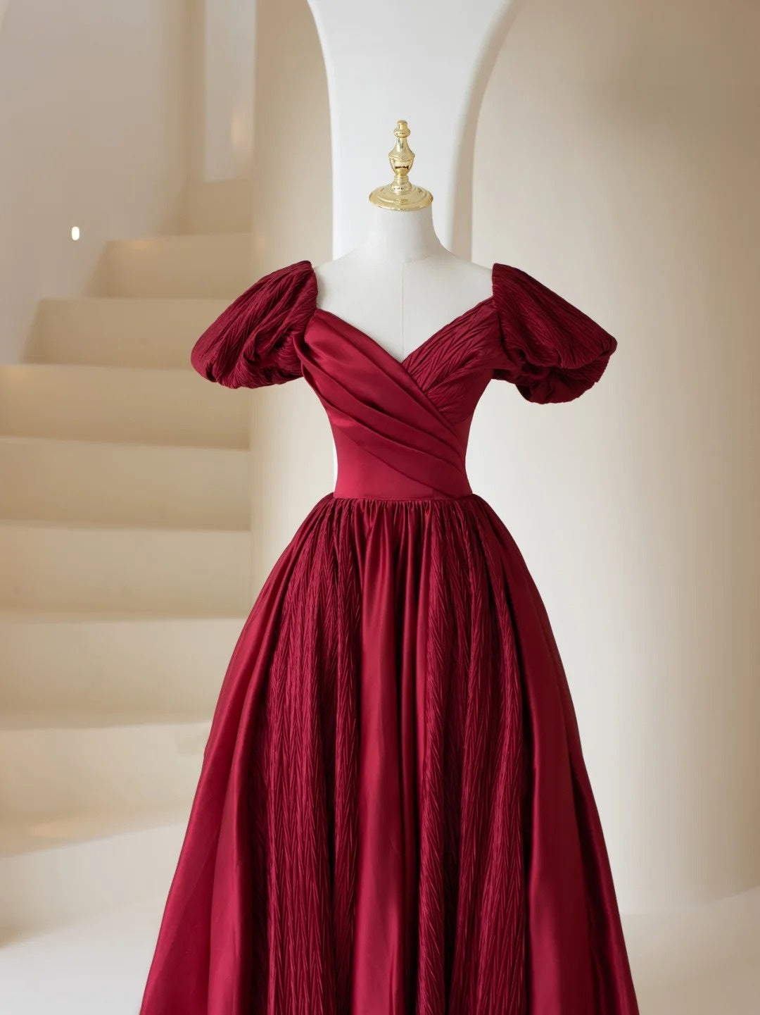 Stilvolles, bordeauxrotes A-Linien-Abendkleid mit V-Ausschnitt und Ärmeln – Inspiration für formelle Party- und Abschlussballkleider (Modell N197)