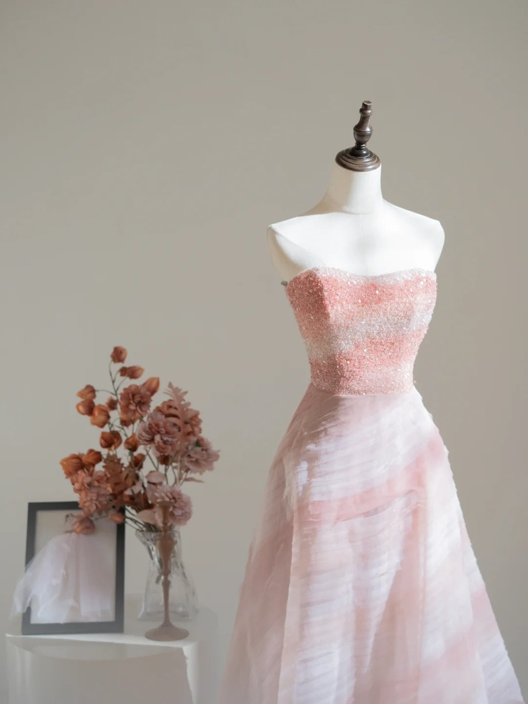 Elegantes, trägerloses Ballkleid aus rosa Tüll mit Kristall- und Perlenstickerei, langes Partykleid, Outfit zum 18. Geburtstag, Abschlusskleid N233