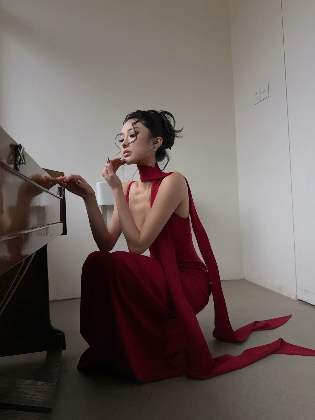 Einzigartiges Meerjungfrauen-Spaghettiträgerkleid in leuchtendem Rot mit Schal – langes Ballkleid, Inspiration für Geburtstagskleider, formelles Abendkleid N464