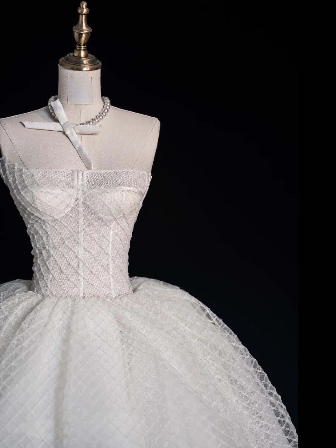 Elegante Ballkleider, asymmetrische, trägerlose weiße Tüllkleider für Abschlussball, Abiturkleid, Outfits zum 20. Geburtstag N507