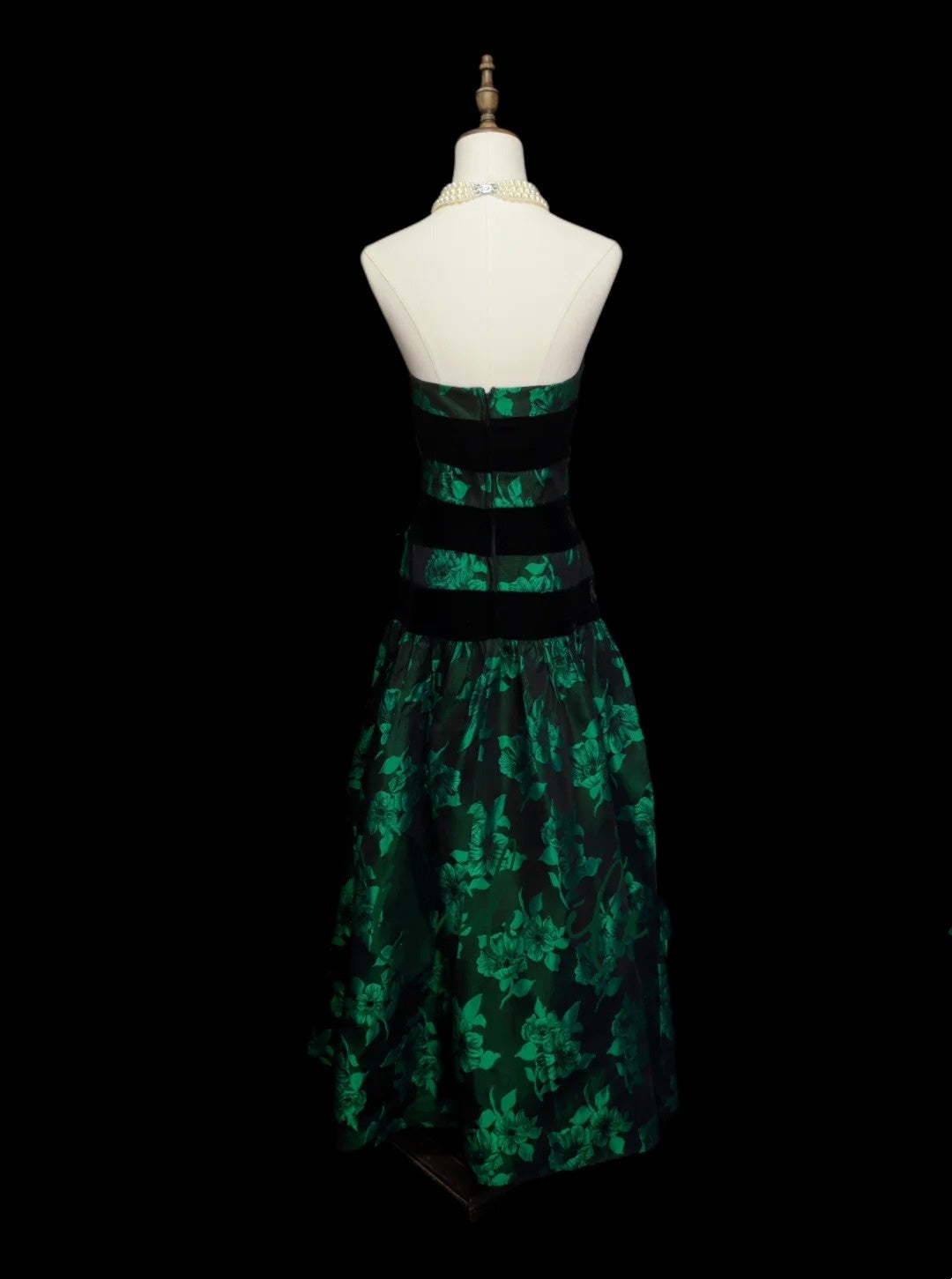 Robe bustier vert foncé en satin à fleurs, coupe trapèze, inspiration années 2000, style Y2K, référence N1383