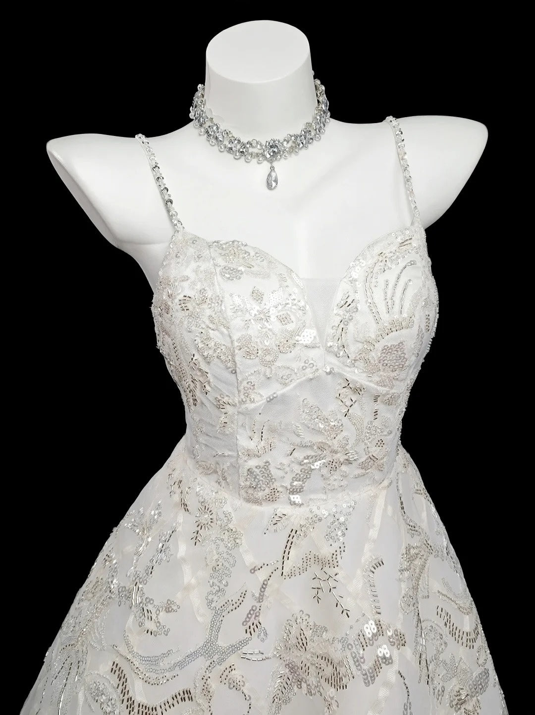 Romantisches A-Linien-Spaghettiträger-Kleid mit weißen Pailletten für die Abschlussfeier der High School N4556