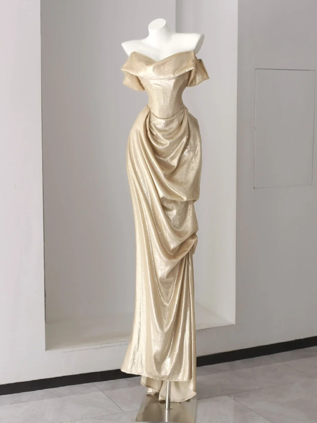 Glitzer-Abschlussballkleider Meerjungfrau schulterfrei Gold Pailletten mit Rüschen langes Abendkleid N2944