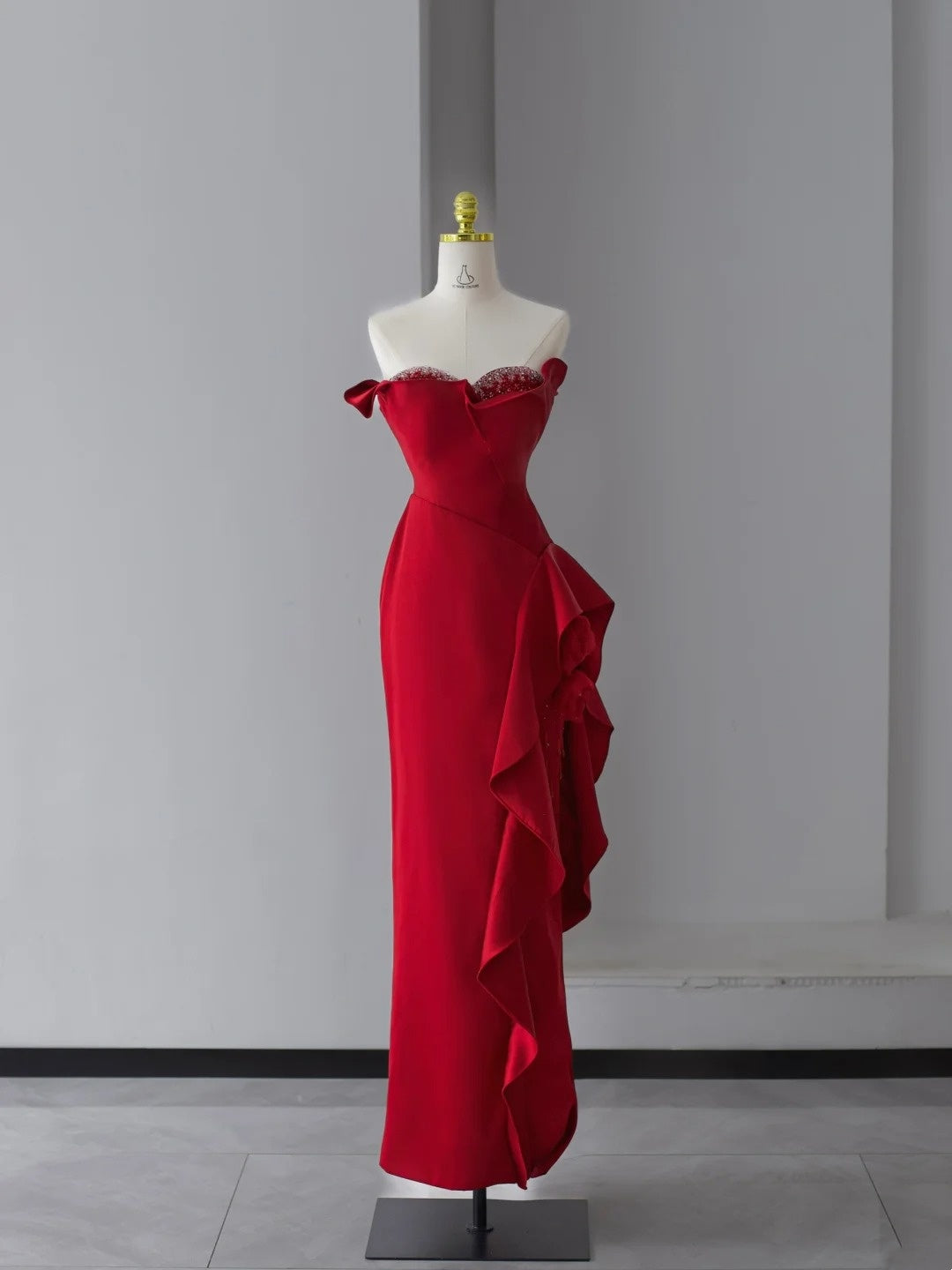 Robes de bal trapèze bustier cœur en satin rouge avec volants longue robe de soirée N2947