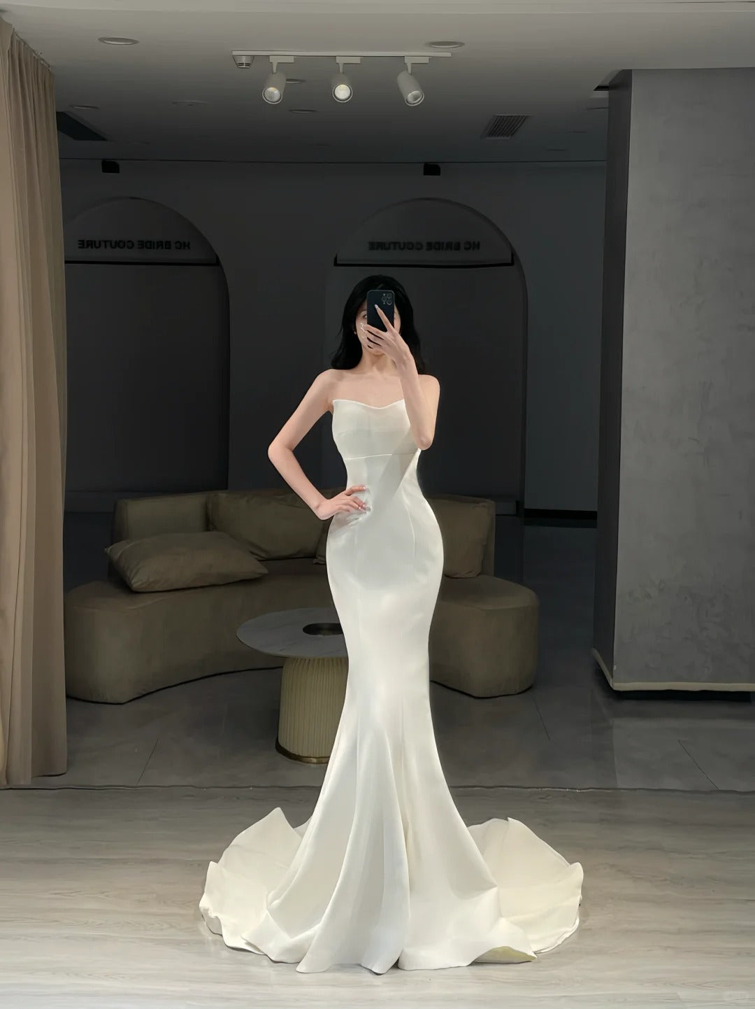 Einfache Brautkleider Meerjungfrau Trägerlos Weiß Satin Lange Brautkleid N3078