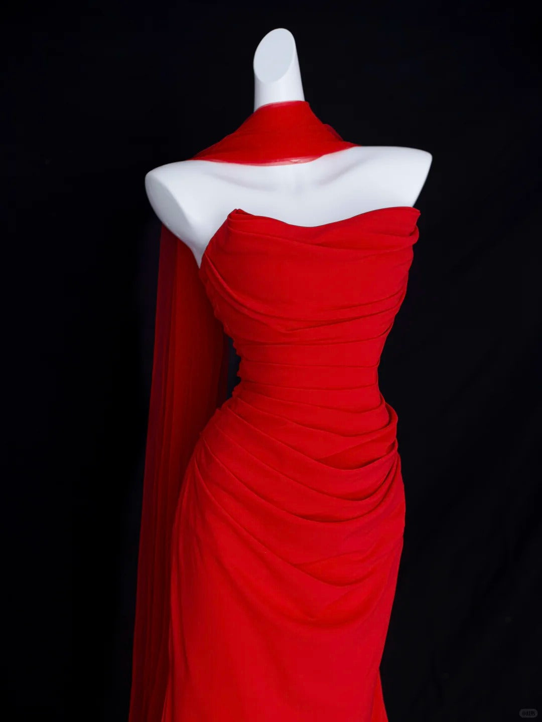 Romantisches Meerjungfrau Trägerloses Rotes Tüll-Abendkleid mit Schal Lange Ballkleider N2827