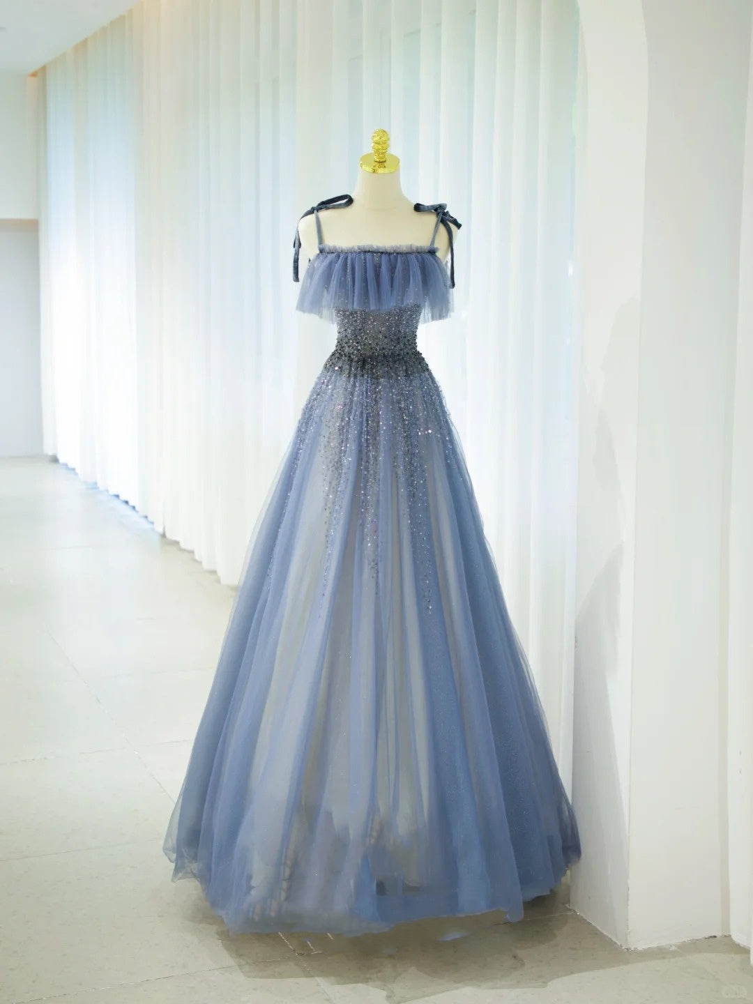 Robe de Soirée Longue de Bal de Promo en A Douce Bleue Grise avec Perles et Bretelles Fines N2856
