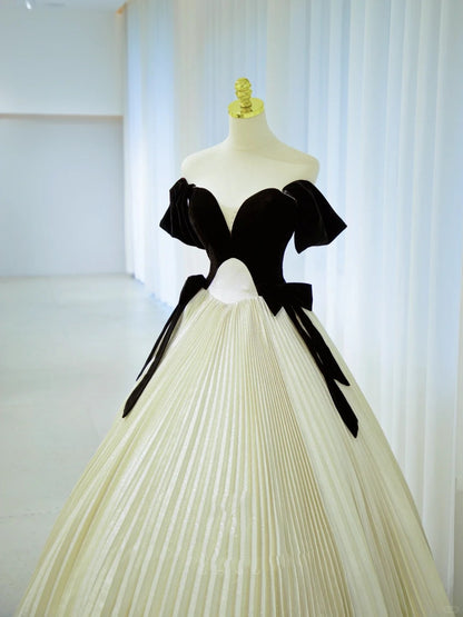 Pretty Prom Dresses Ball Gown Off The Shoulder Black Tops With Ruffle Long Formal Gown N2933