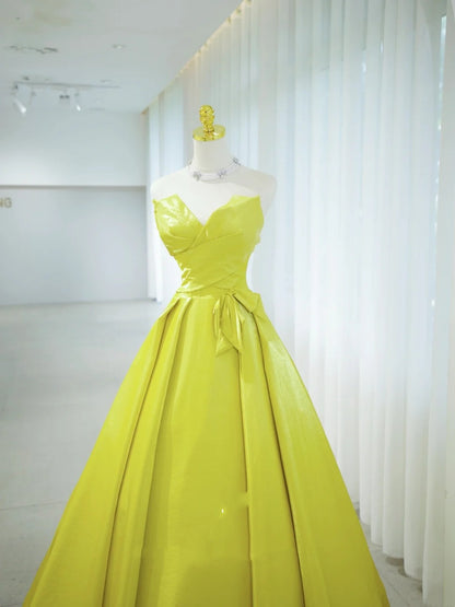 Wunderschöne Ballkleider Prom Queen mit Herzausschnitt aus grünem Satin mit Rüschen Langem Abendkleid N2931