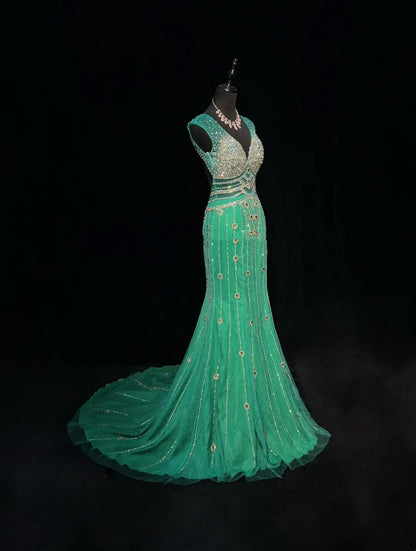 Glamouröse Ballkleider Meerjungfrau V-Ausschnitt Grüner Tüll Rückenausschnitt Mit Perlen Abendkleid N2872