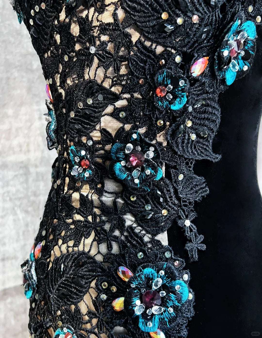 Robes de bal vintage Sirène Asymétrique Velours Noir Paillettes avec Fente Longue Robe de Soirée Années 70 N2579