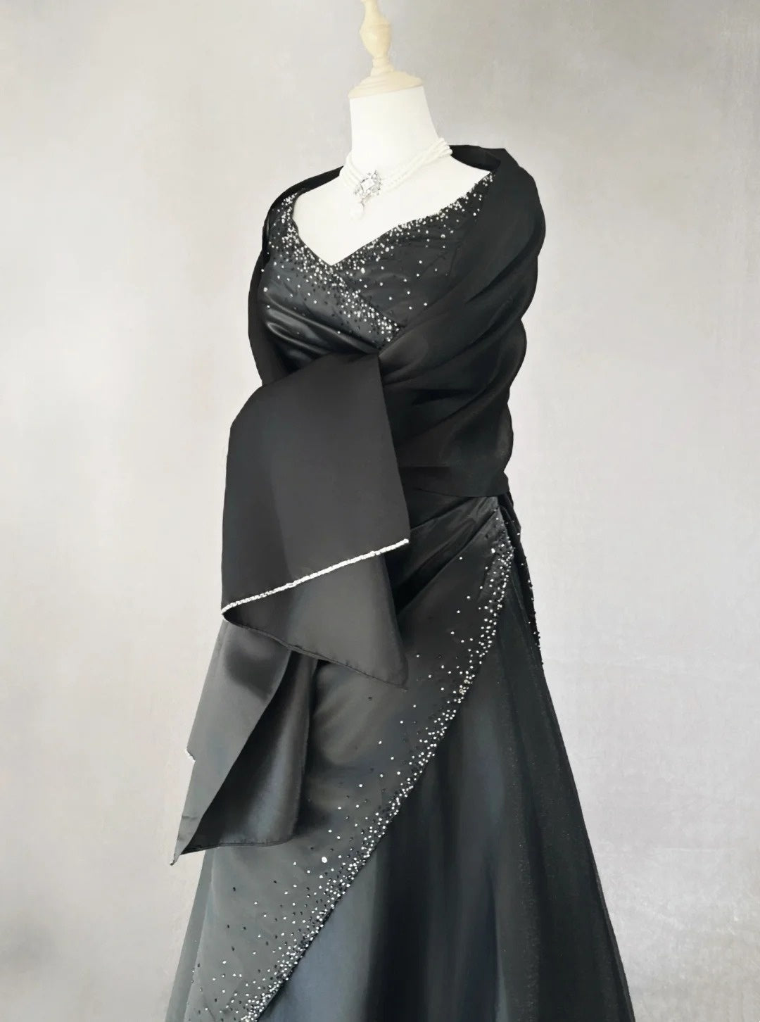 Robes de bal vintage des années 90 Col en V Noir avec perles argentées Robe de soirée longue N3022