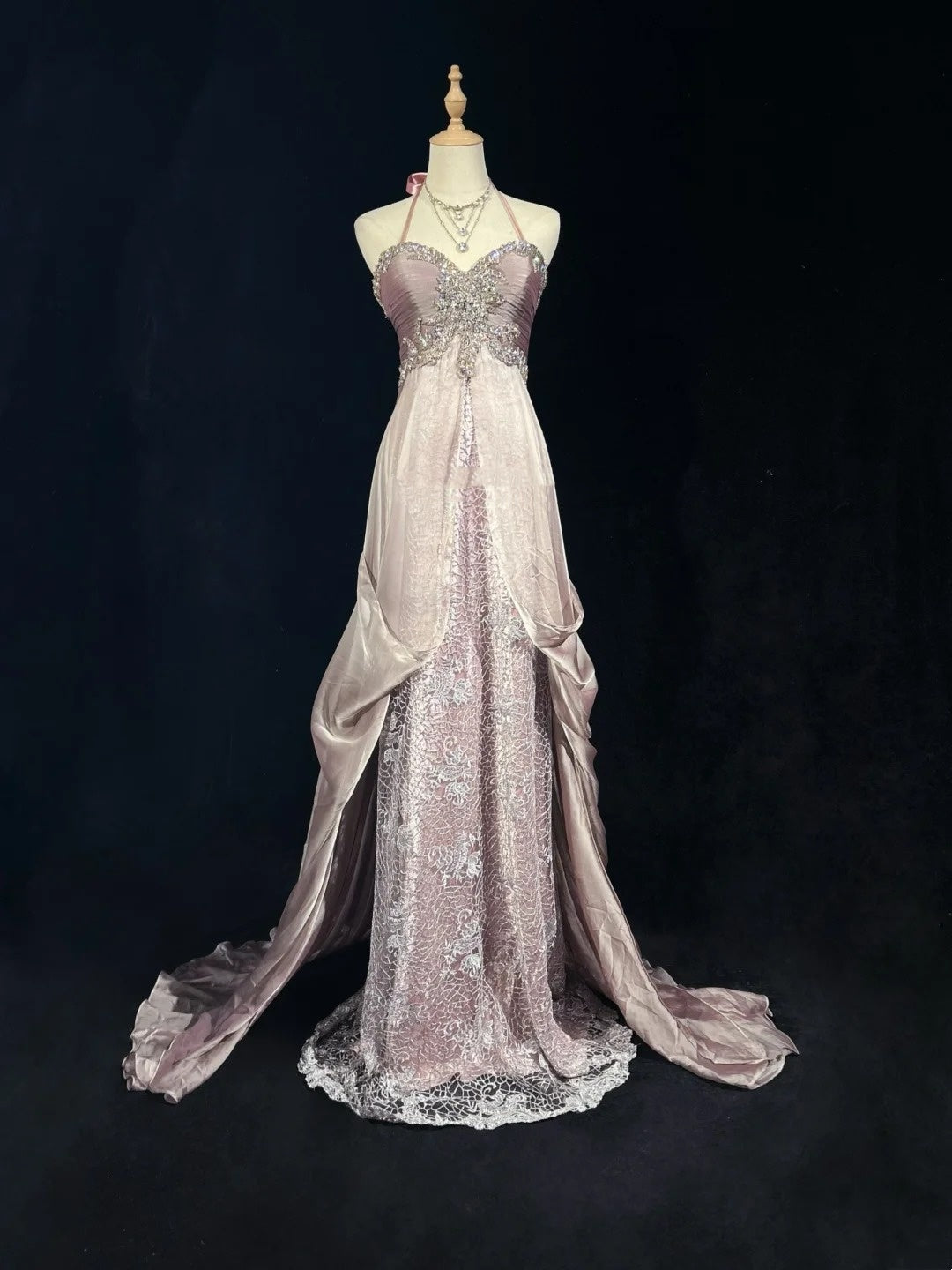 Vintage Ballkleid-Ästhetik A-Linie Neckholder Hellrosa Chiffon mit Perlenbesatz Langes Abendkleid N3034