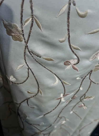Belles Robes de Bal Coupe A Bretelles Fines en Satin Blanc avec Perles Longues Tenues de Soirée Formelles N3677