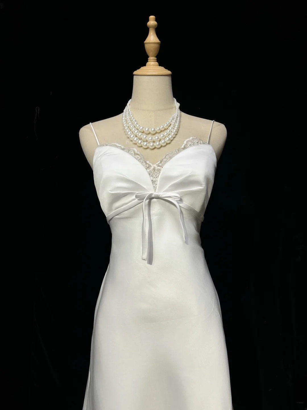 Robes de mariée blanches de jardin en satin, longueur ras du sol, sans manches, à bretelles spaghetti, coupe trapèze vintage RB3313