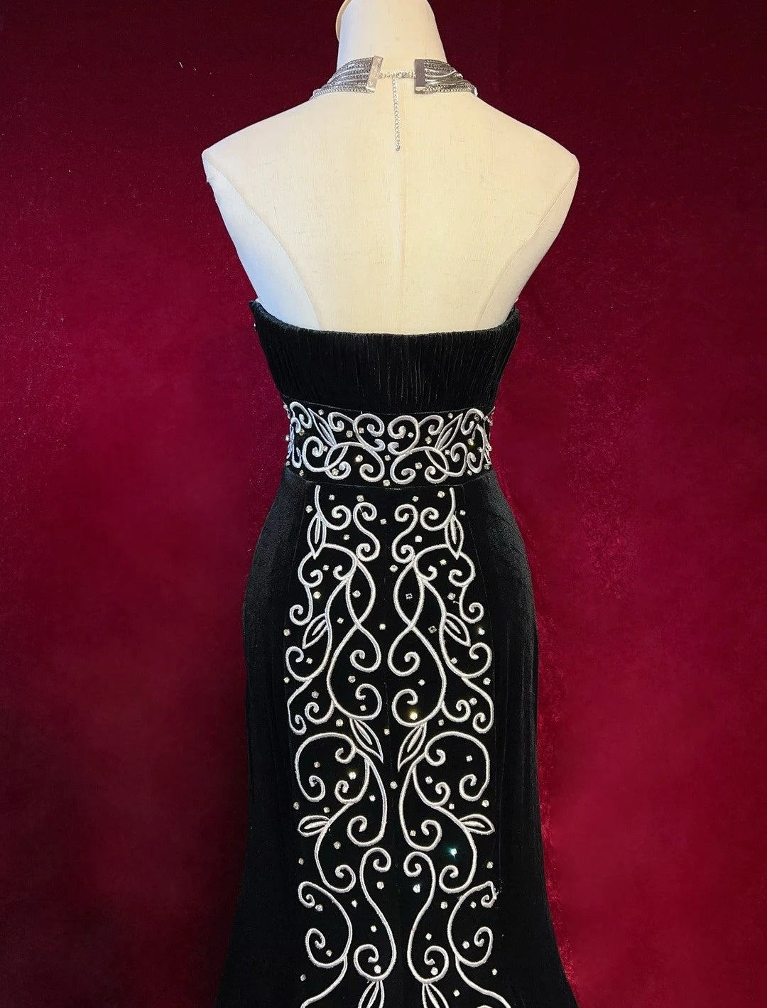 Robes de Bal Glamour Robe de Soirée Sirène Cœur Sans Bretelles Noire Velours Brodé Robe de Cérémonie N2883