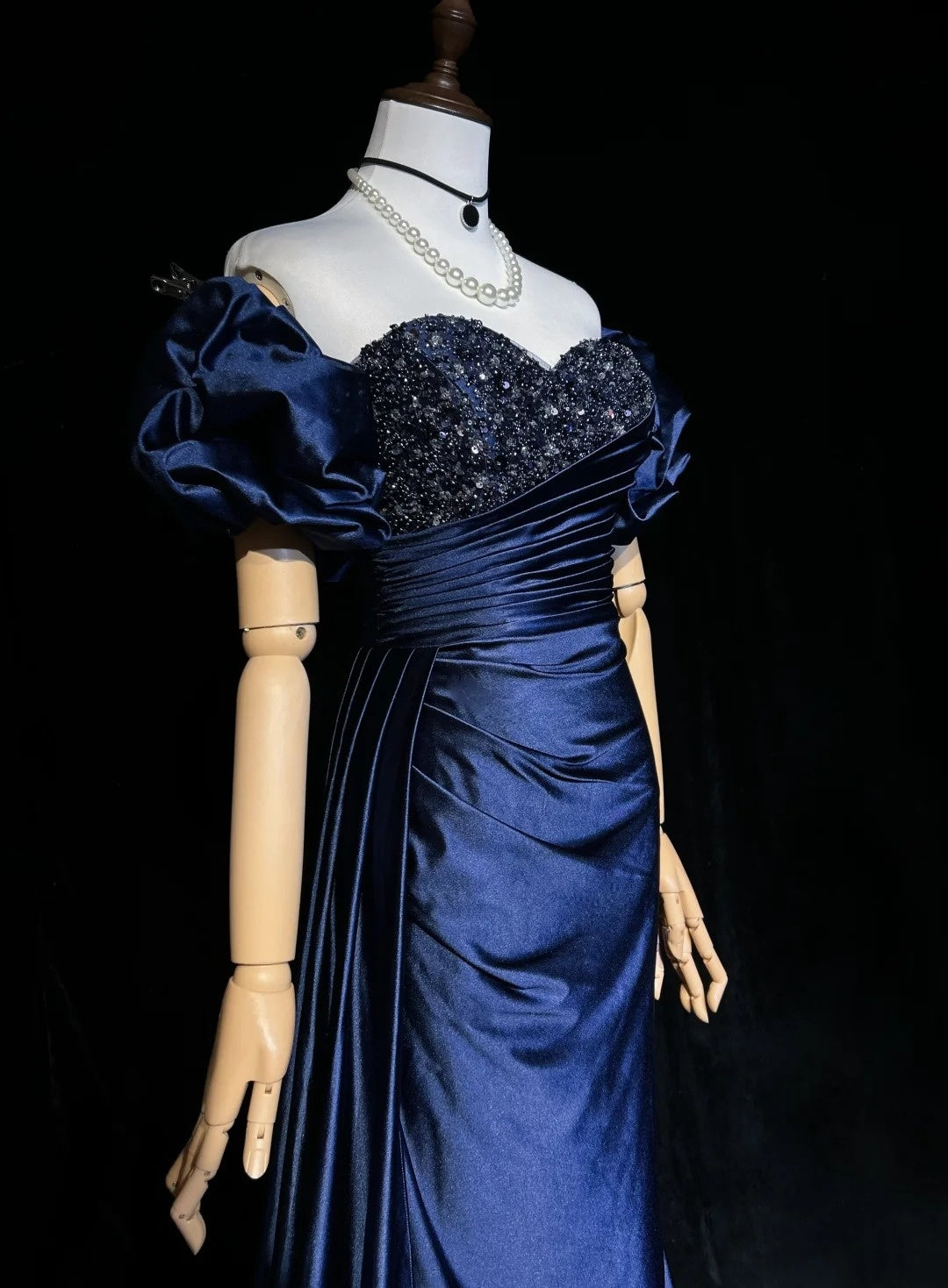 Vintage Meerjungfrauen-Abschlussballkleider mit Herzausschnitt Marineblaues Satin mit Perlenärmeln 90er-Jahre-Abendkleid N2657