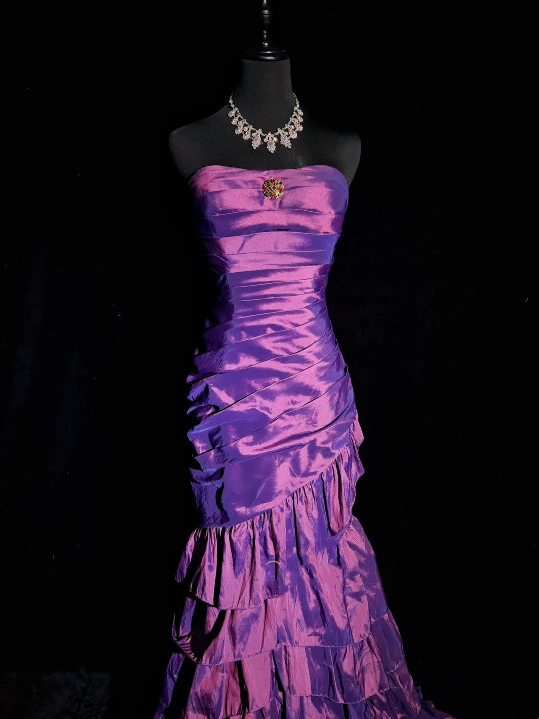 Vintage Prom Dresses 90er Meerjungfrau Trägerlos Lila Satin Mit Stufenrock Lang Semi-Formal Abendmode N3661