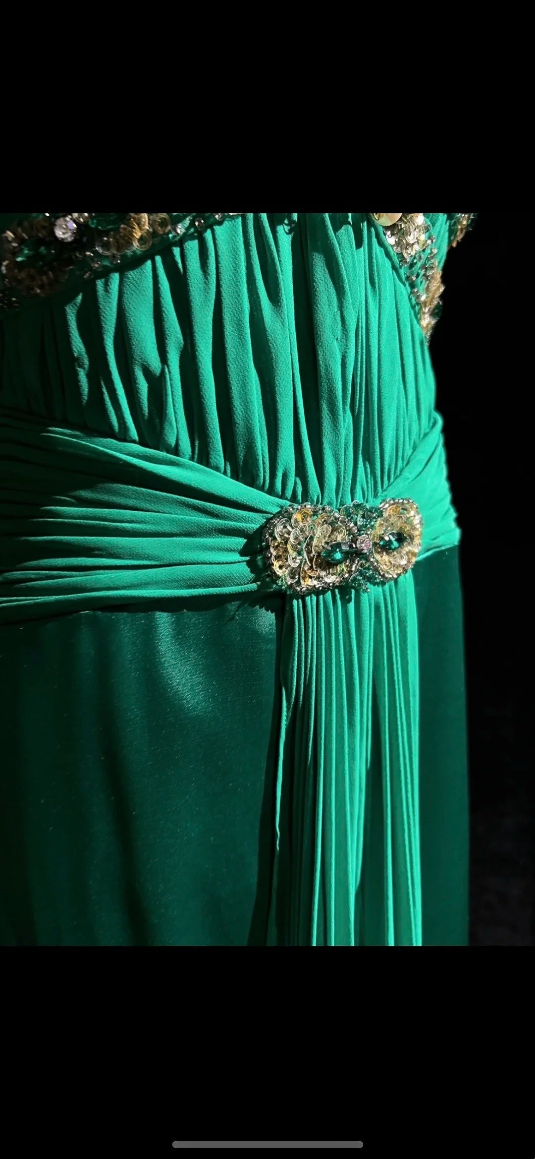 Vintage Abschlussballkleider Meerjungfrau V-Ausschnitt Grüne Chiffon mit Rüschen Rückenfreies langes Abendkleid N2512