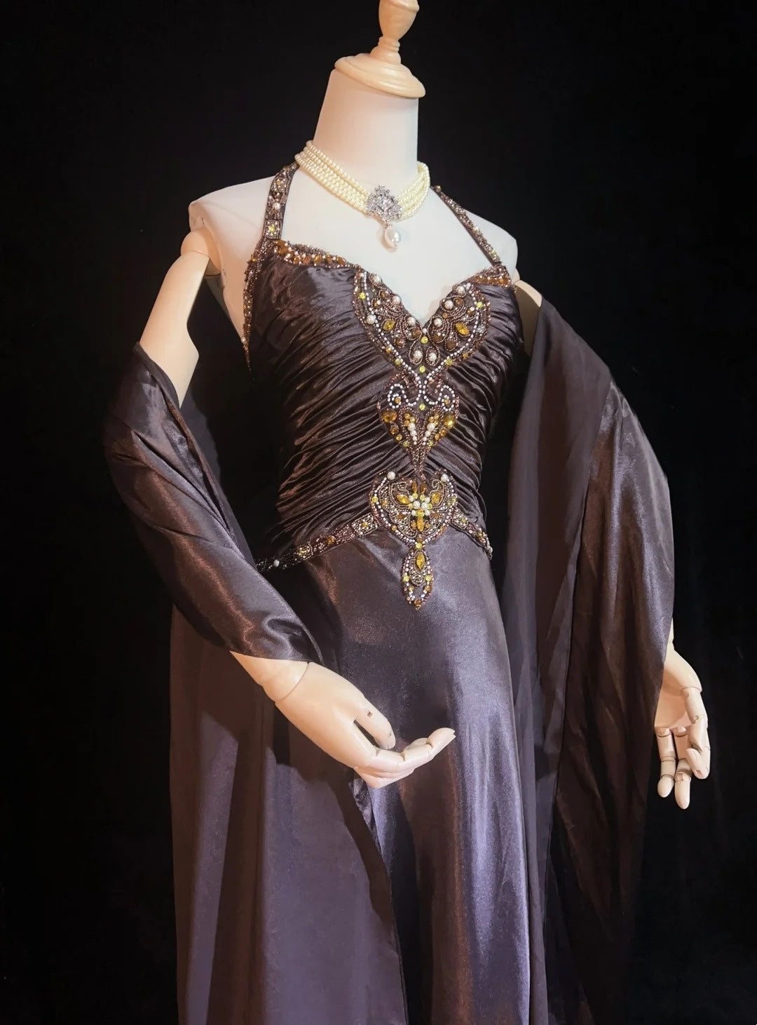 Robes de bal vintage Trapèze Col Américain Marron Sans Manches Satin avec Cape Perles Années 1980 Longue Robe de Soirée N2864