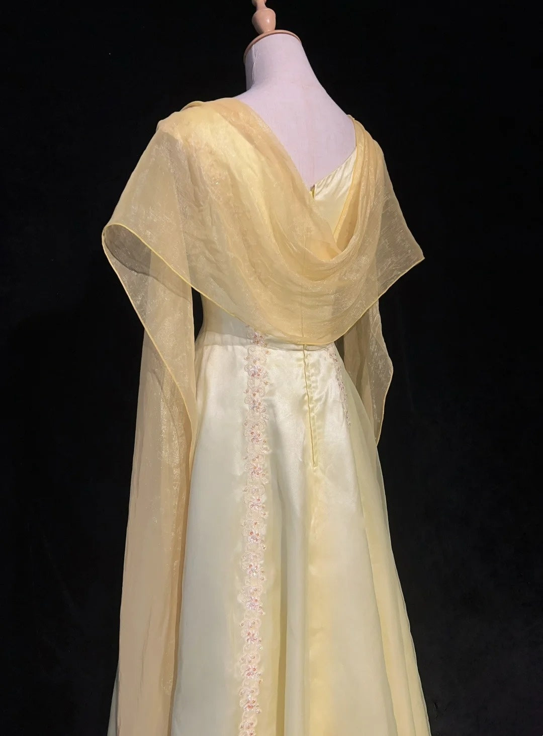 Robes de bal vintage des années 50, rétro chic, coupe trapèze, encolure dégagée, tenues de soirée en satin jaune avec écharpe N3011