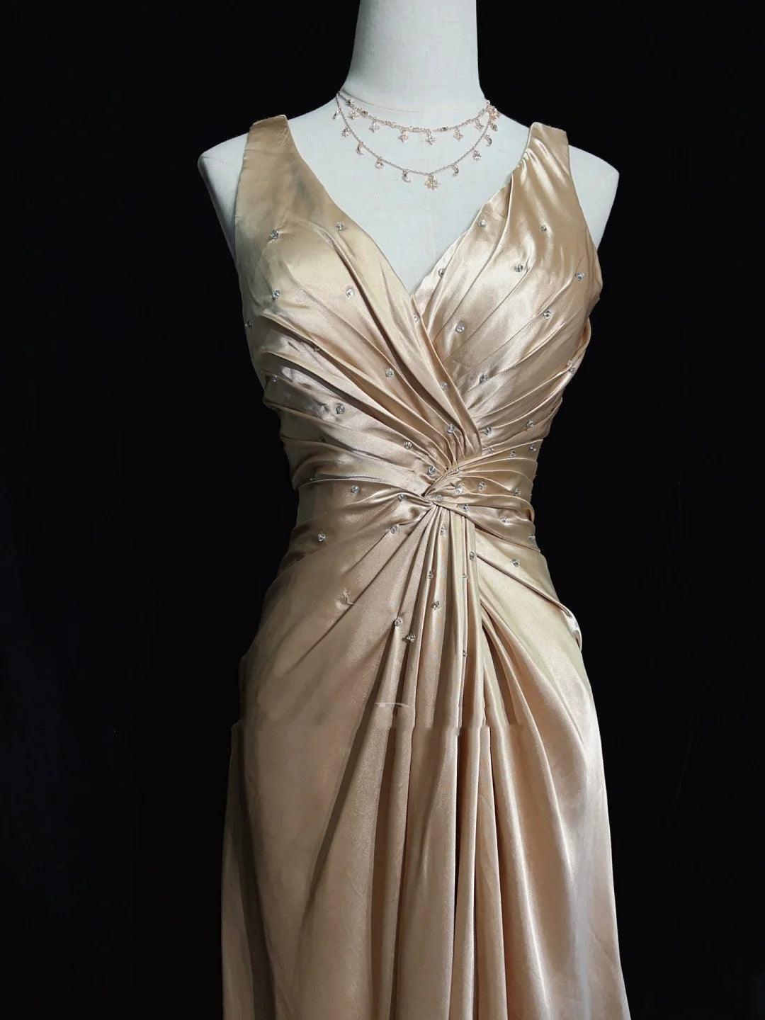 Vintage Abschlussballkleider Inspo A-Linie V-Ausschnitt Gold Satin Lang 1990er Mit Perlen Abendkleider N3347