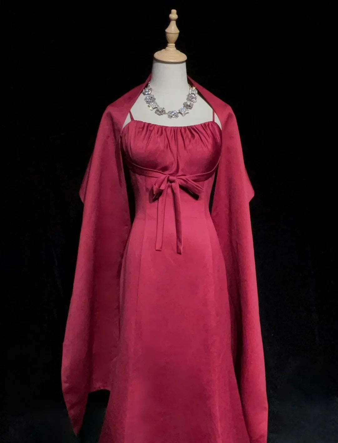 Glamouröse Abschlussballkleider Meerjungfrau Sweetheart Hot Pink Satin mit Umhang Langes Abendkleid N2888