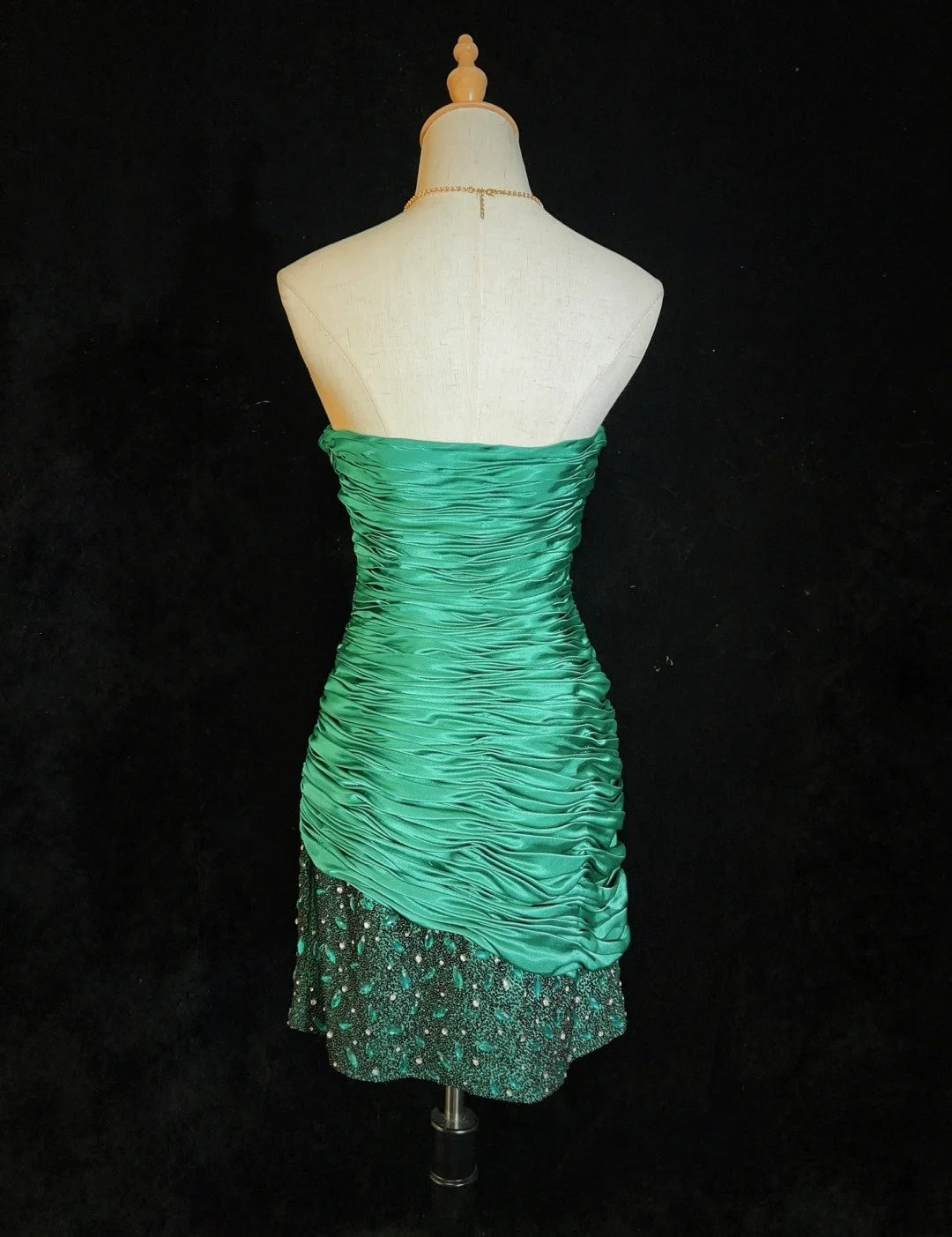 Robe de soirée/cocktail moulante bustier courte verte plissée style vintage pour bals de promo et retour à la maison N3903