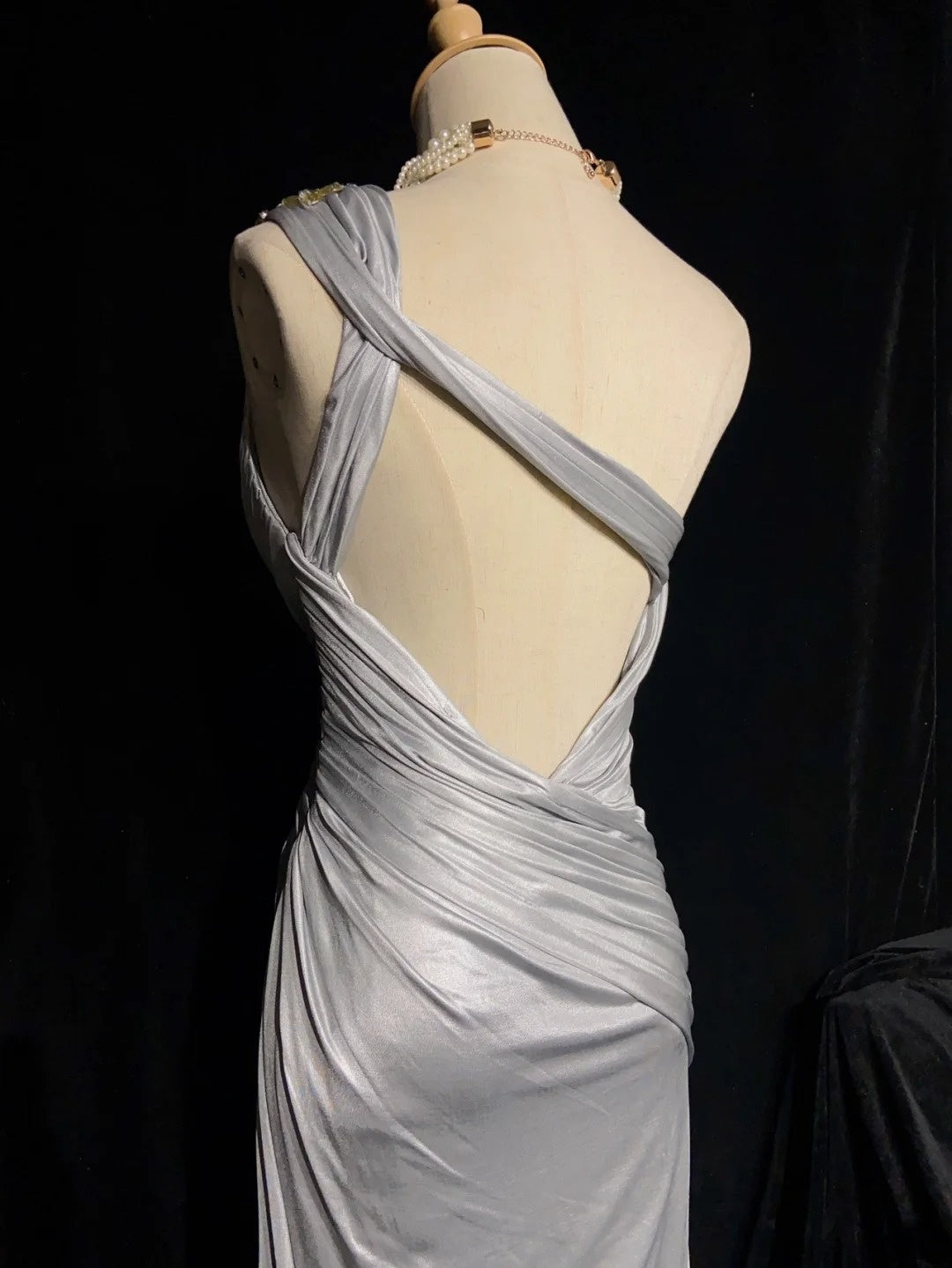 Wunderschöne Abschlussballkleider A-Linie One-Shoulder Silbergrau Lange Formelle Abendkleider N3663