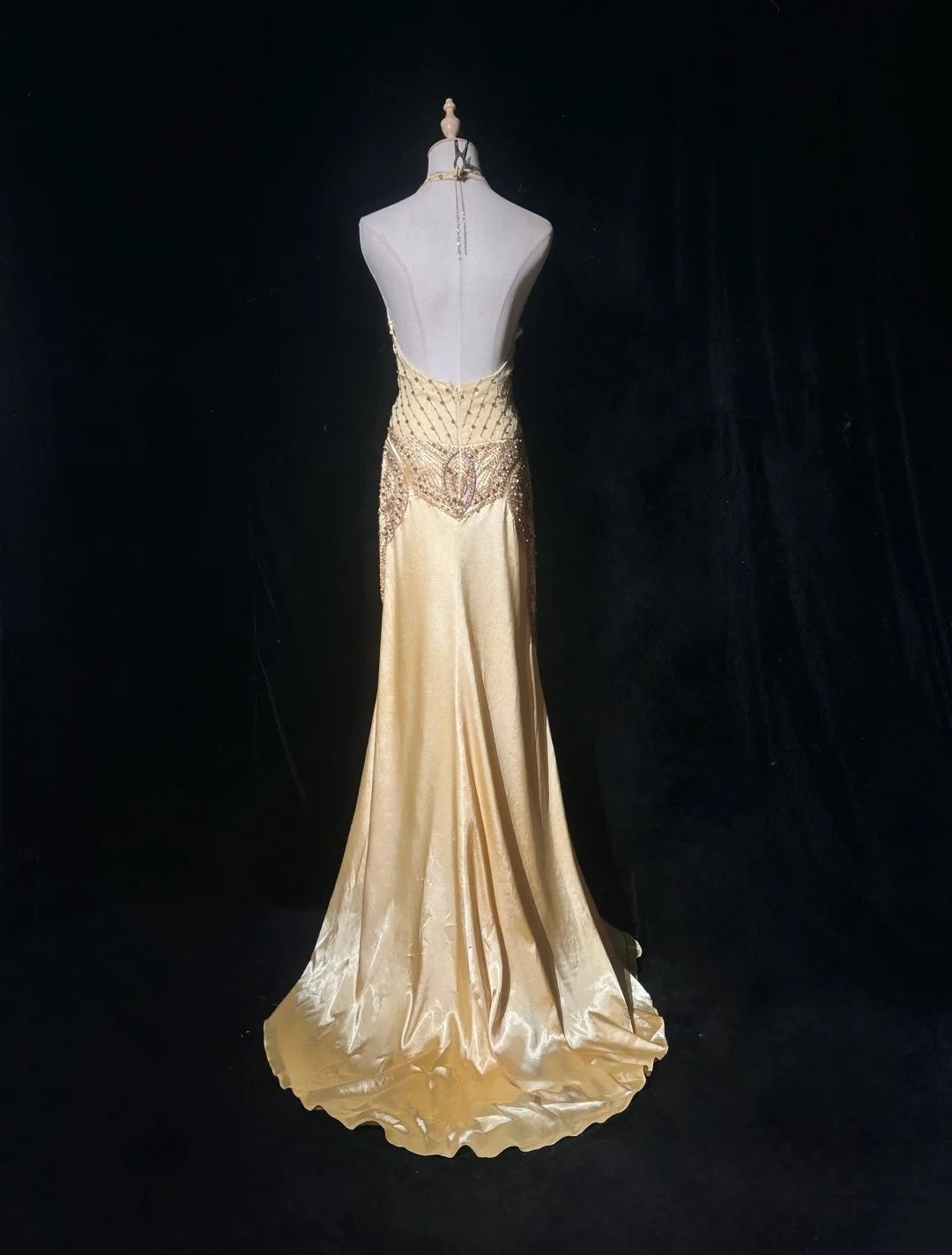 Bescheidene Abschlussballkleider für Oberstufen-Inspiration A-Linie Neckholder Gelb Semi-Formal Lange Abschlussballkleider für Teenager AB2153