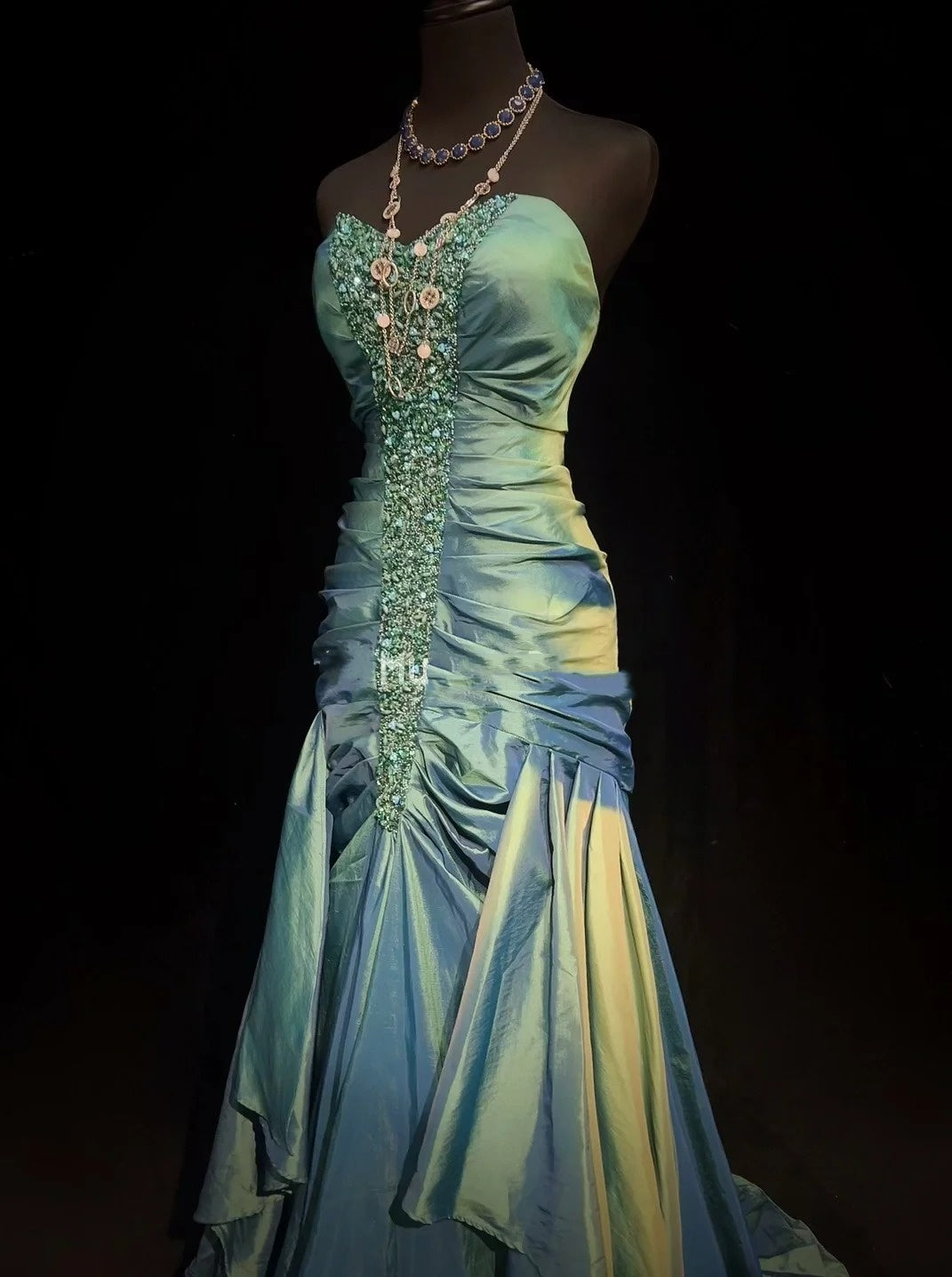 Élégantes robes de bal sirène en taffetas vert bustier perlé sans manches longue robe de soirée N2896