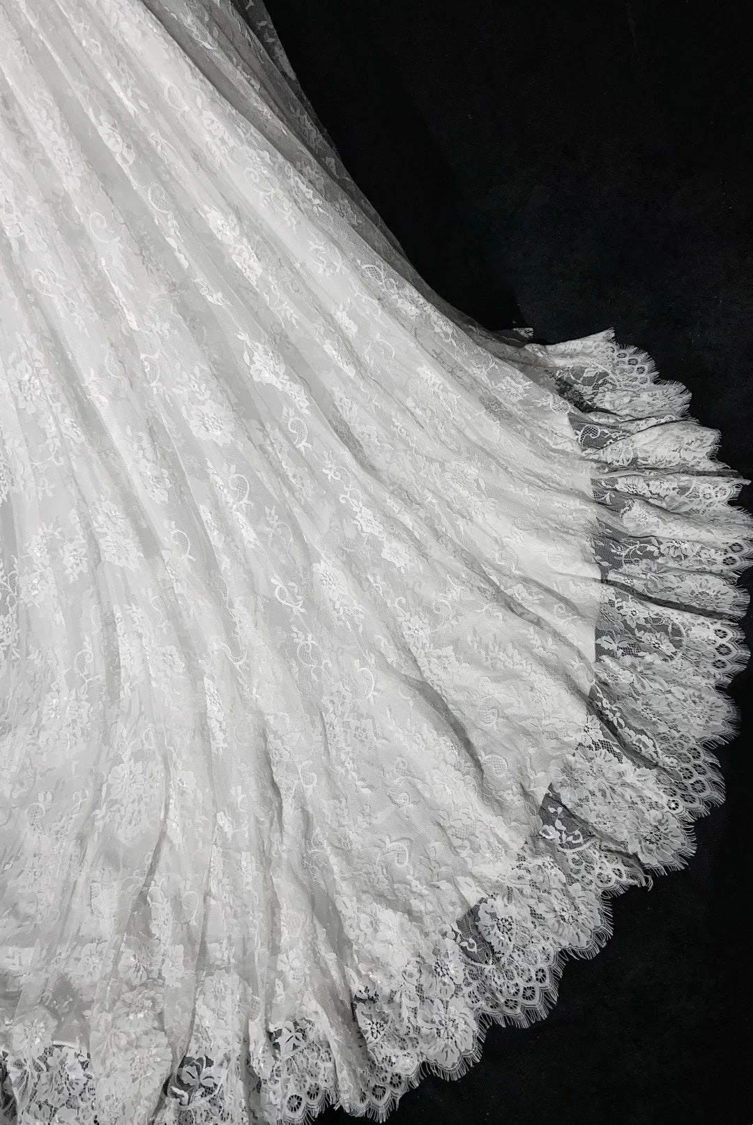 Robes de mariée uniques sirène, bretelles spaghetti, dentelle blanche, longue robe de mariée N3096