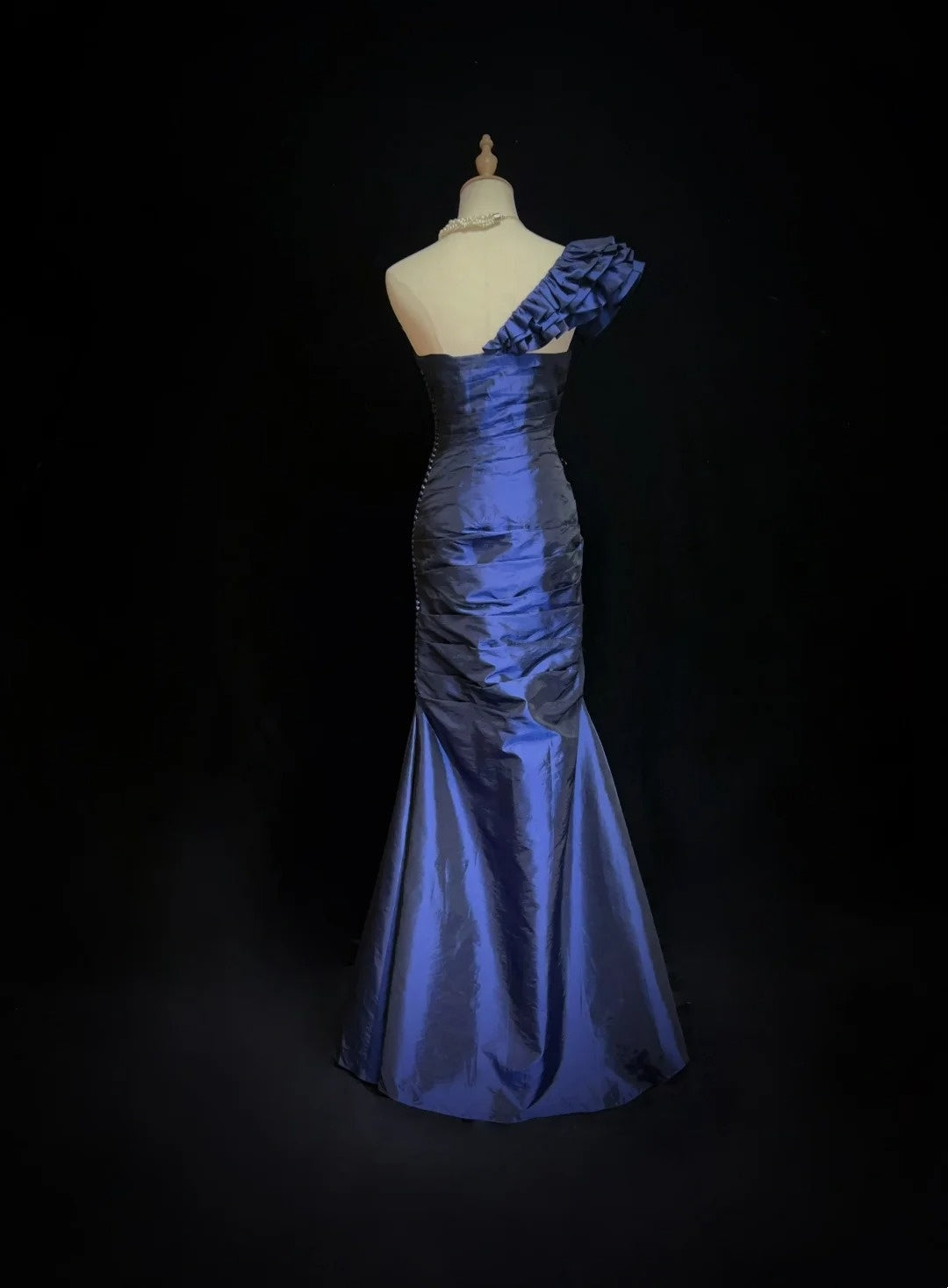 Vintage Prom Dresses 90er Meerjungfrau One Shoulder Navy Blue Satin Lang mit gefalteten Abend-Outfits N3138