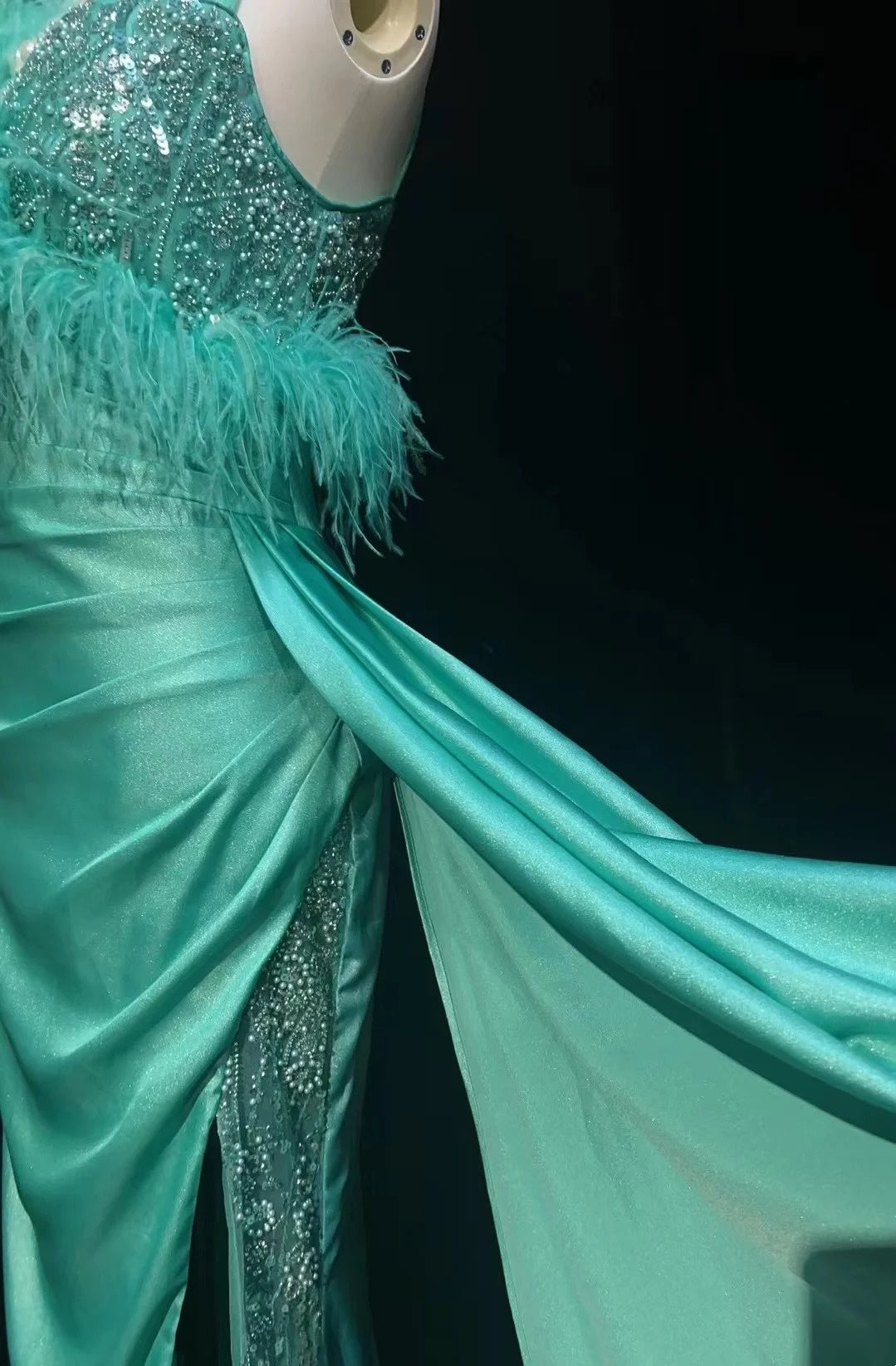 Robe de bal rétro, vintage, sirène, asymétrique, manches longues avec plumes, tenues de soirée années 90 N2327