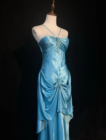 Robes de bal modestes Sirène Col Halter Satin Bleu Sans Manches Avec Volants Robe de soirée formelle N3828