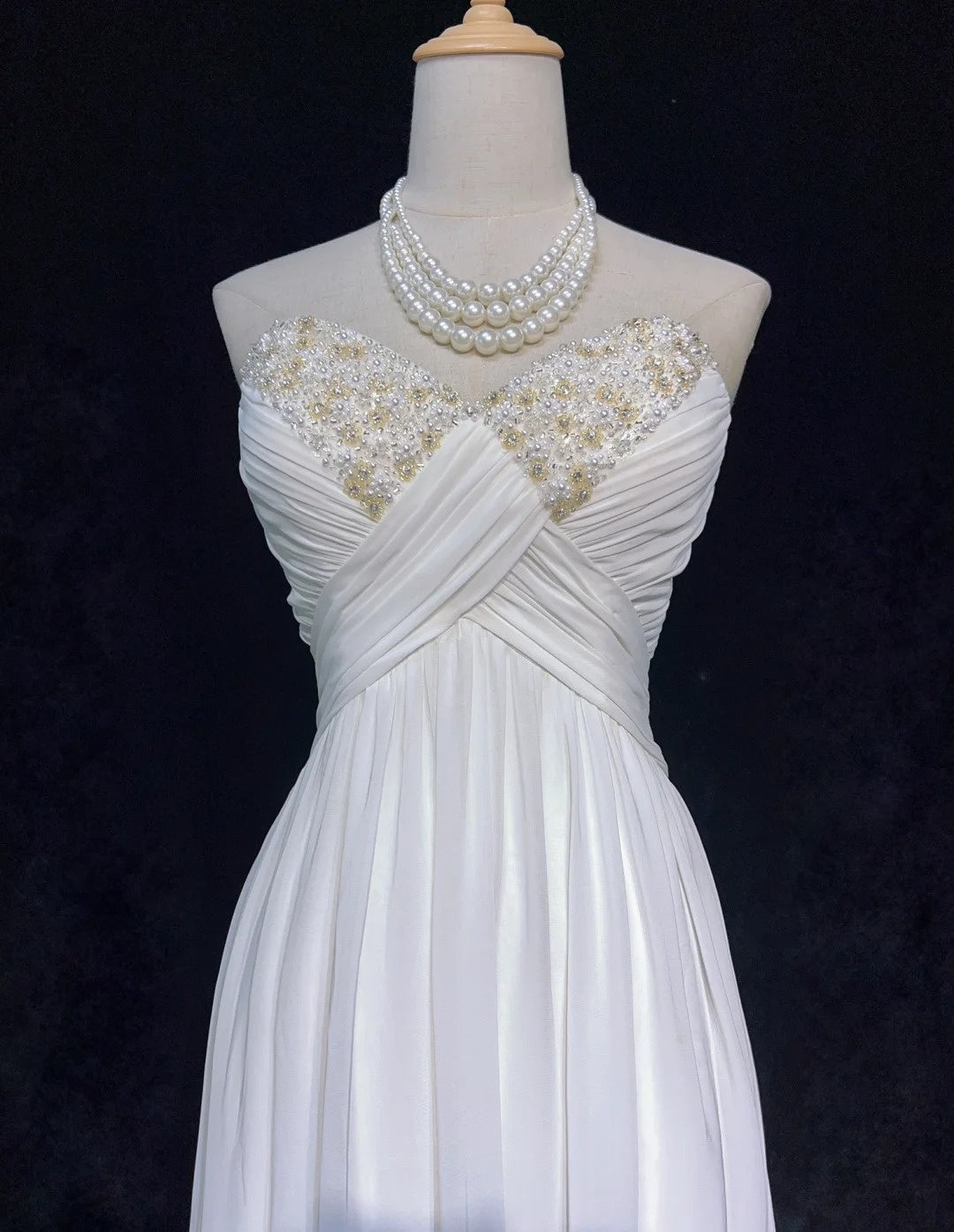 Einzigartige Hochzeitskleider A-Linie Sweetheart Weiß mit Rüschen und Perlen Lange Brautkleid N3644