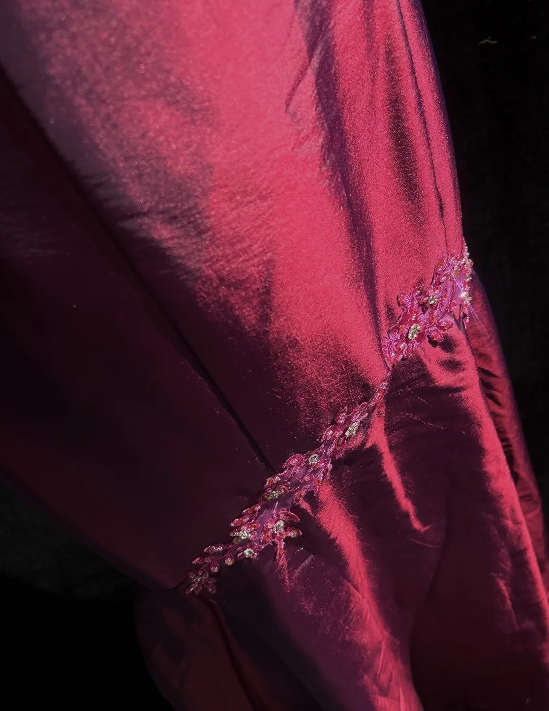 Robes de bal vintage sirène bustier cœur bordeaux en taffetas avec appliques longue robe de soirée N2445