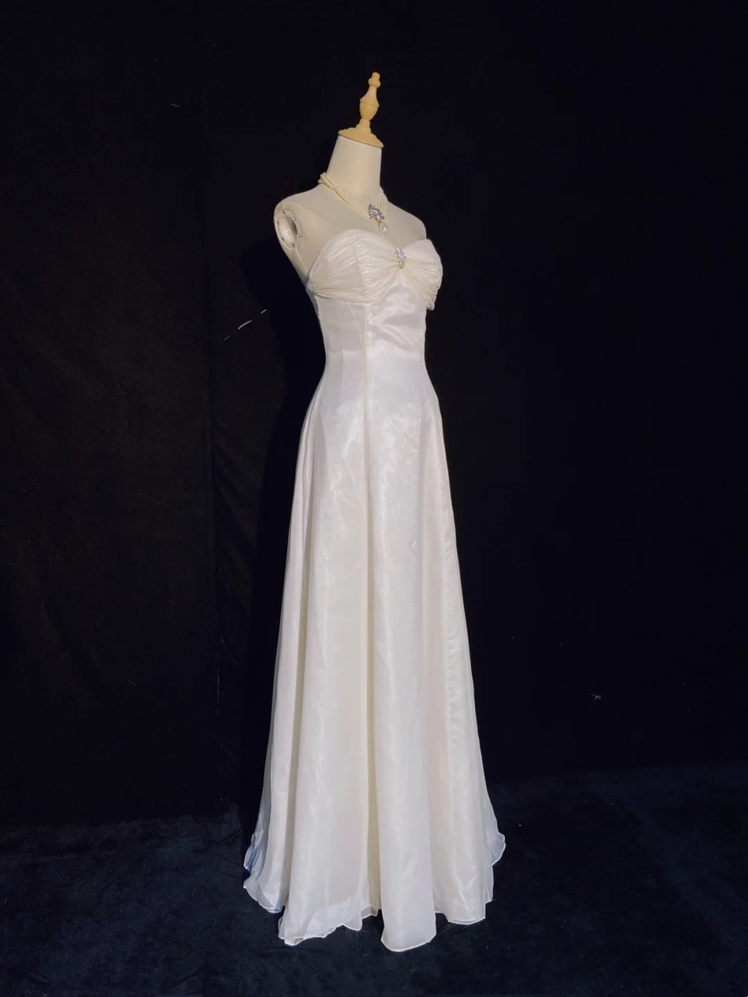Wunderschöne Abschlussballkleider, A-Linie, Sweetheart, weißer Chiffon mit Rüschen, lange Abendkleider N3335
