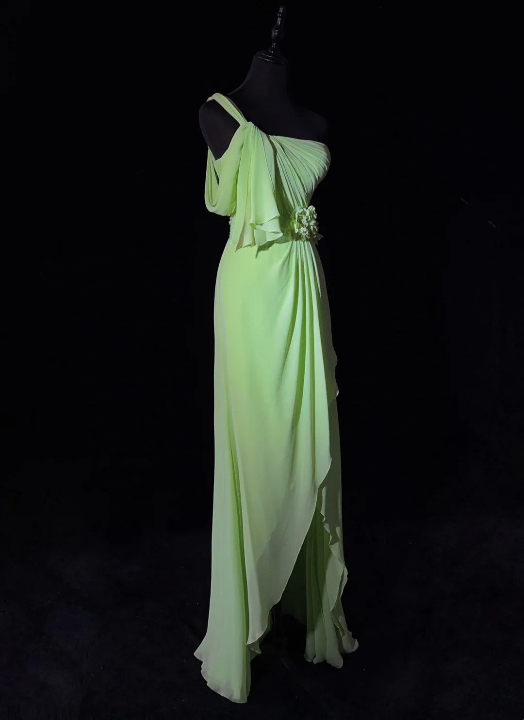 Belles Robes de Bal Coupe Empire Asymétrique en Mousseline Vert avec Volants Longues Tenues de Soirée N3383