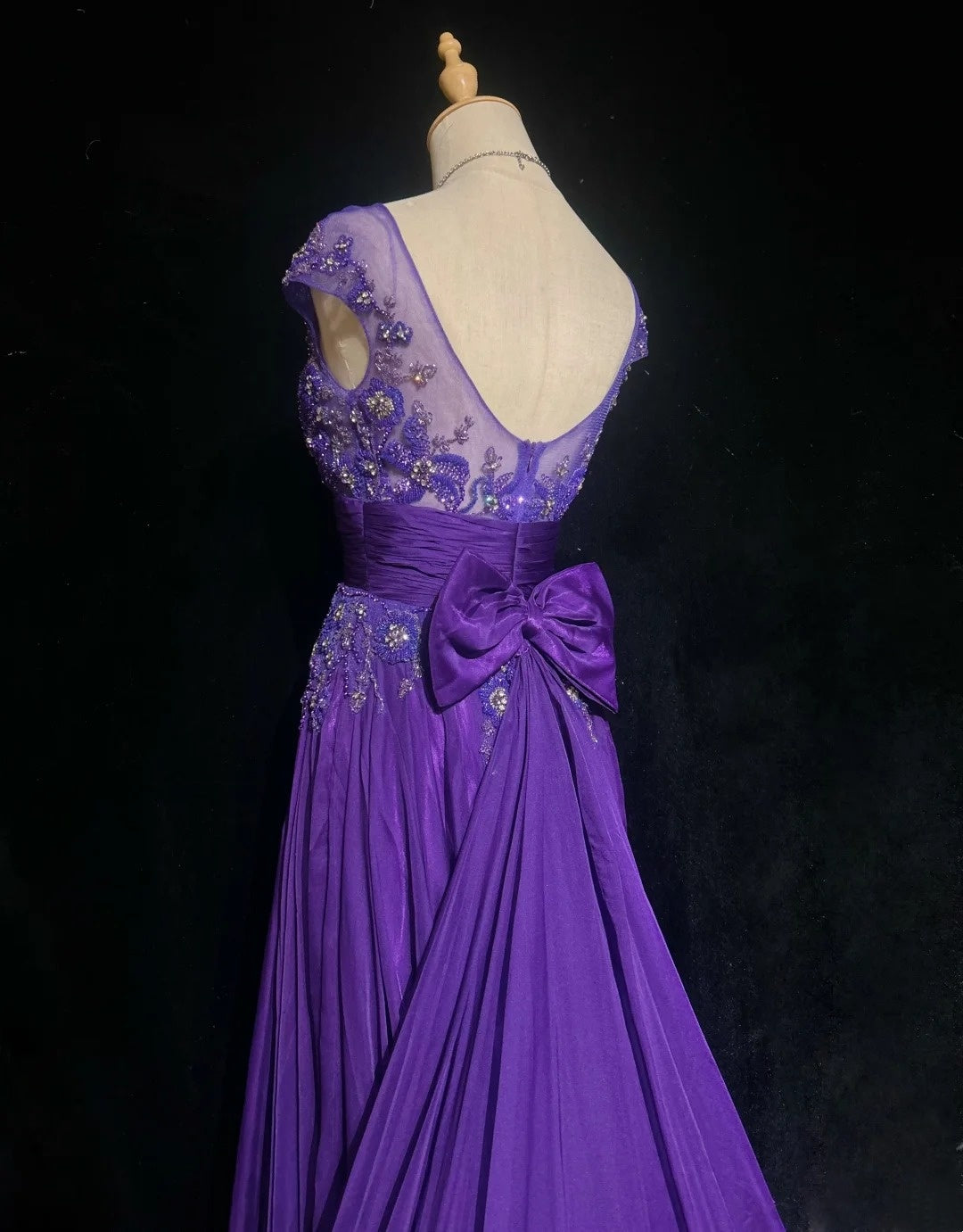 Vintage Prom-Kleider A-Linie U-Boot-Ausschnitt Lila Chiffon 80er mit Perlenstickerei Lange Formelle Abendgarderobe N3899