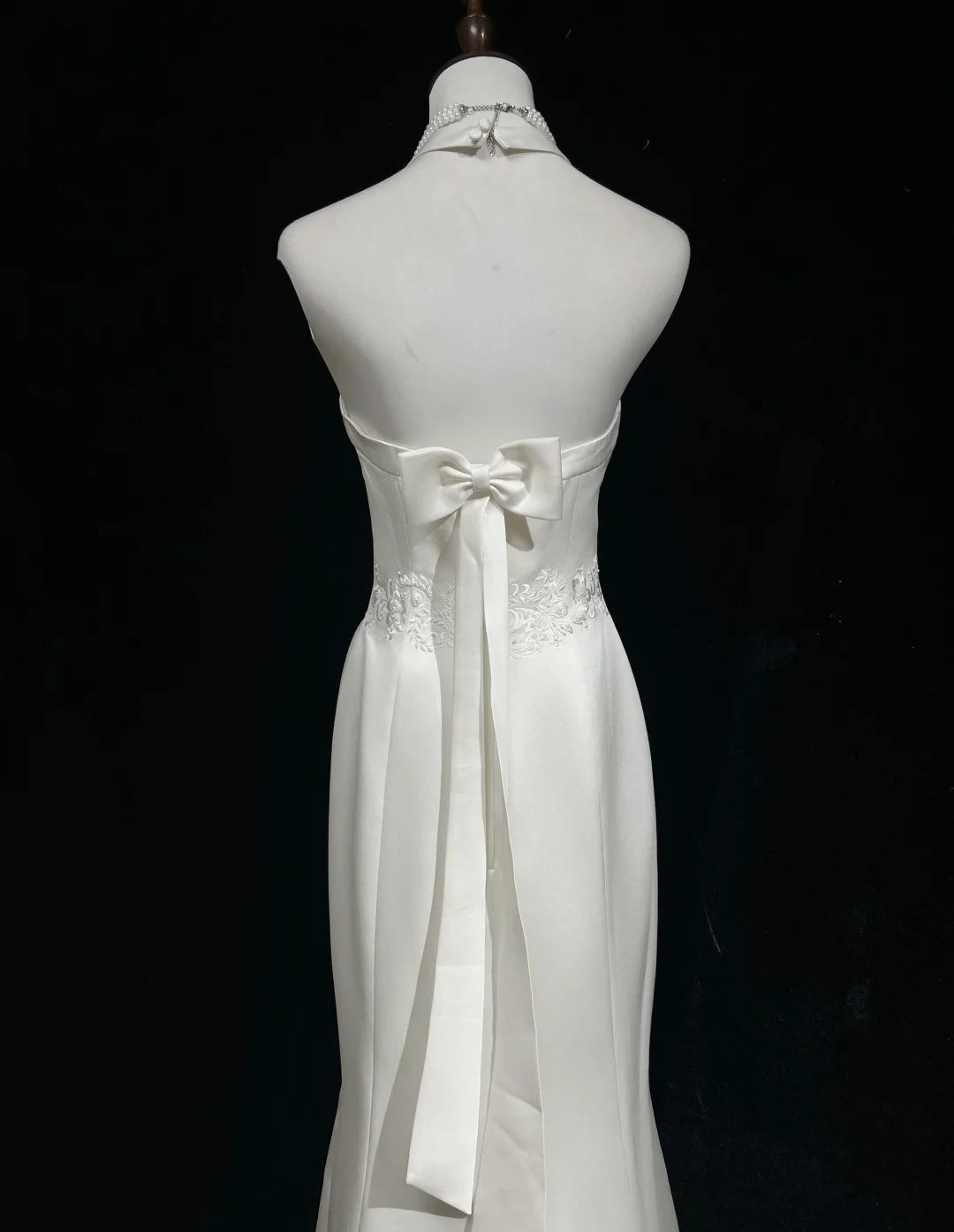Robes de mariée uniques sirène dos nu satin bohème brodé blanc longue robe de mariée N3290