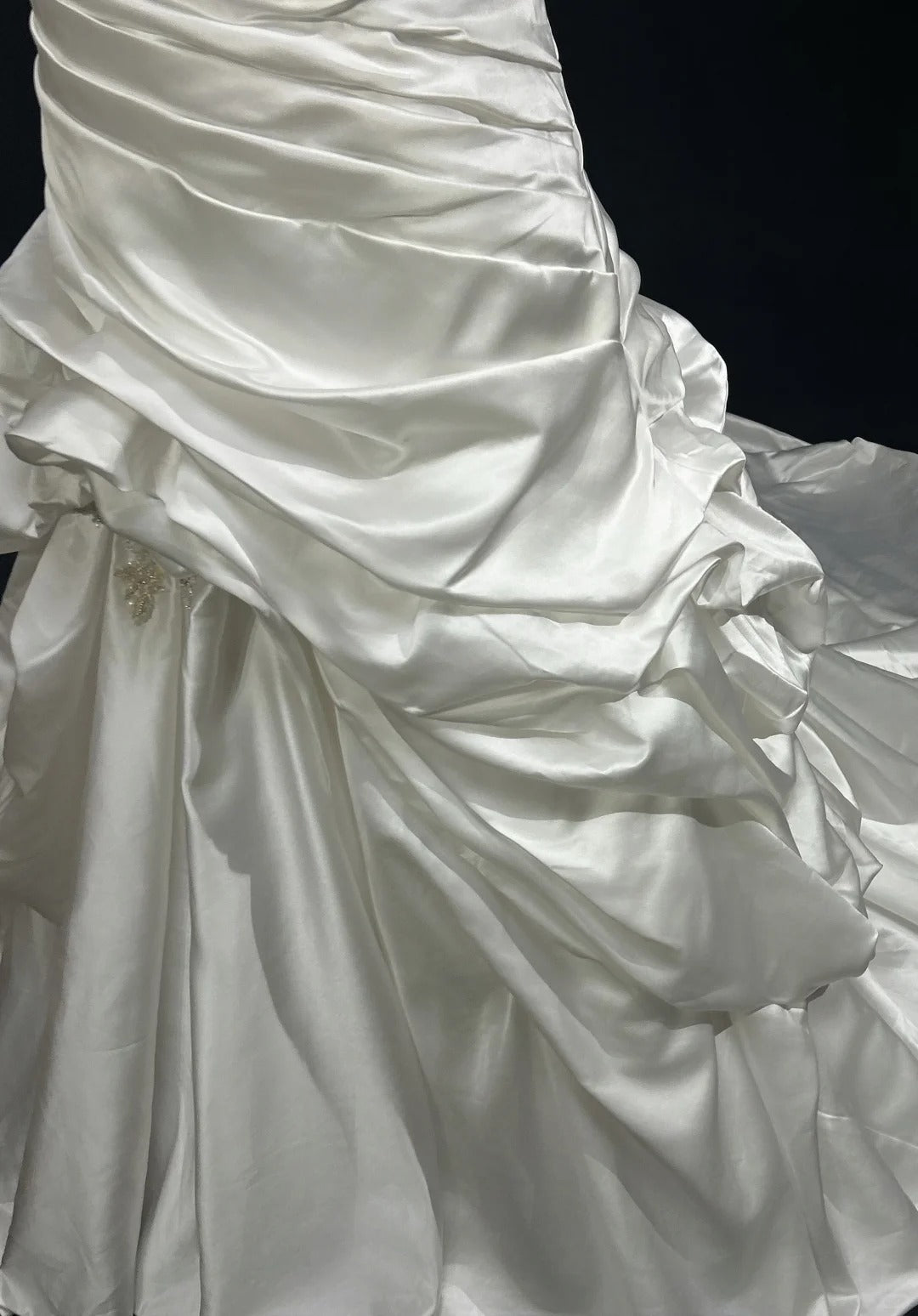 Vintage Mermaid V Neckline Sleeveless Floor Length Satin White Ruffled Ruched Wedding Dresses RB3314