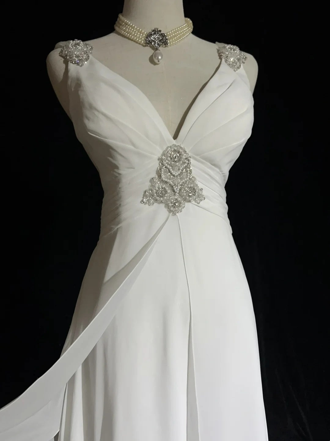 Bescheidene Brautkleider A-Linie V-Ausschnitt Chiffon Strand Sommer mit Perlen Lange Brautkleid N2999