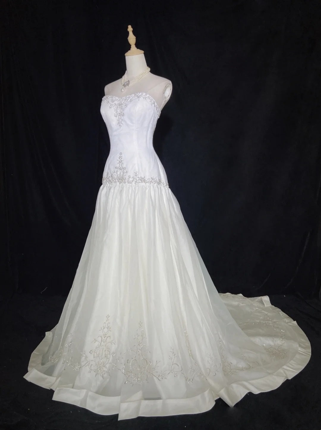 Robes de Mariée Uniques Sirène Bustier Bohème Dentelle Appliquée Blanche Longue Robe de Mariée N3288