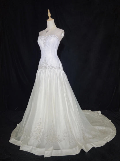Robes de Mariée Uniques Sirène Bustier Bohème Dentelle Appliquée Blanche Longue Robe de Mariée N3288